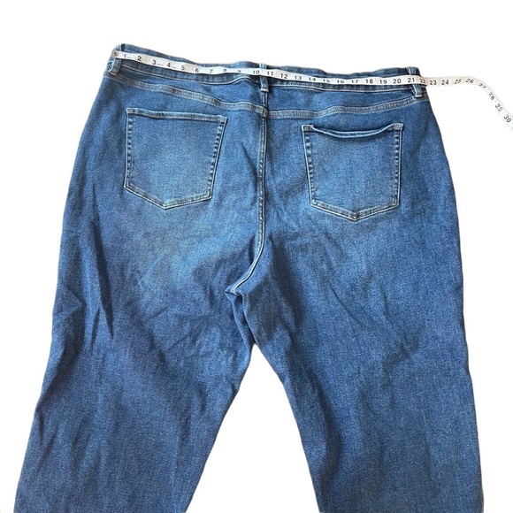 Ava & Viv Distress Cropped Jean Size: 26W - Picture 6 of 13